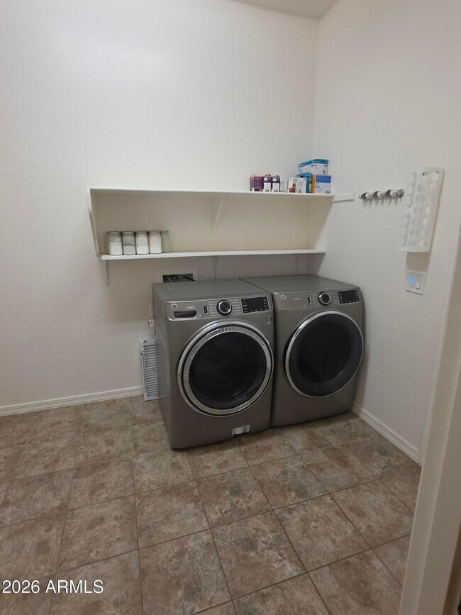 Foto del edificio - 10215 E Stealth Ave