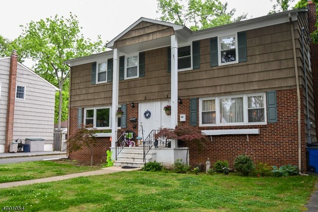 Building Photo - 1 Ashwood Ct