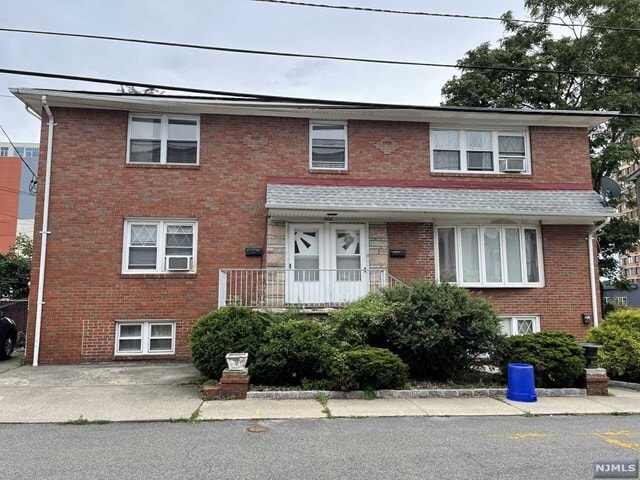 Building Photo - 1630 Federspiel St