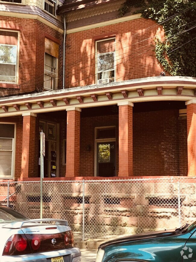 Building Photo - 235 S Clinton Ave