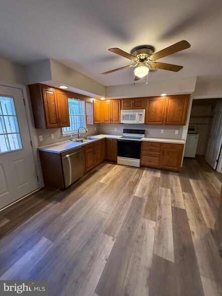 Foto del edificio - 609 Chicory Spring Ct