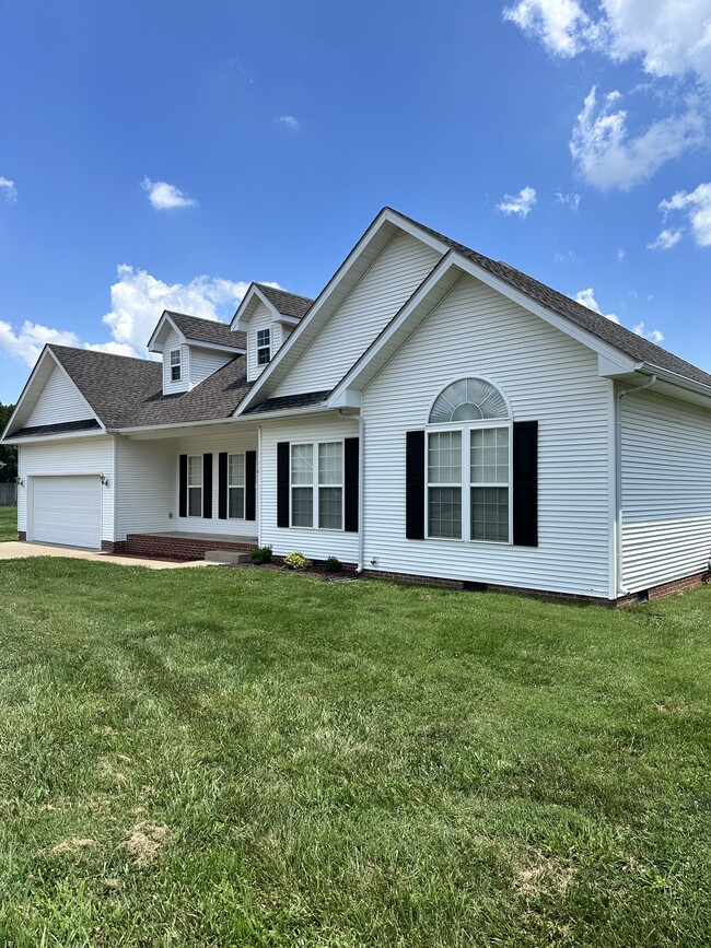 Building Photo - 618 Aberdeene Ct