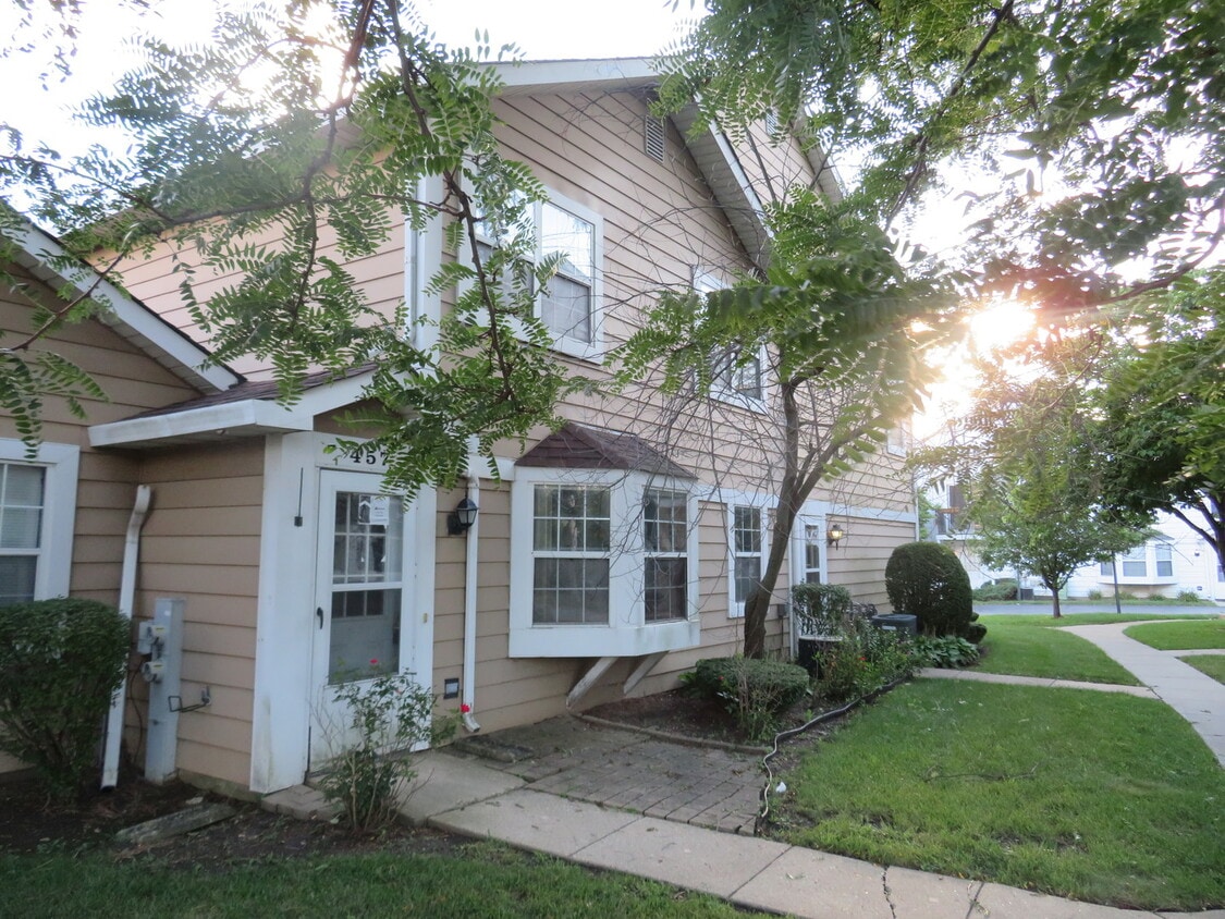 Primary Photo - 457 N Cambridge Dr