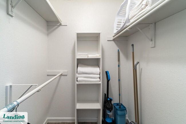 Building Photo - 711 Brentford Pl