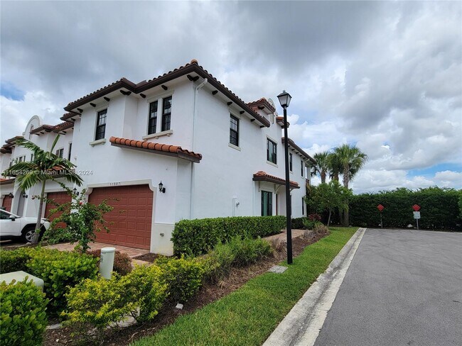 Building Photo - 11507 SW 13th Dr