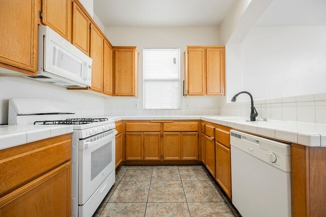 Building Photo - Honey, I’m Home! This Lovely 3 Bedroom, Two-Story Home Is Located In Summerlin.