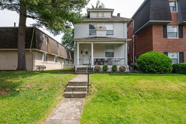 Building Photo - 167 E Norwich Ave