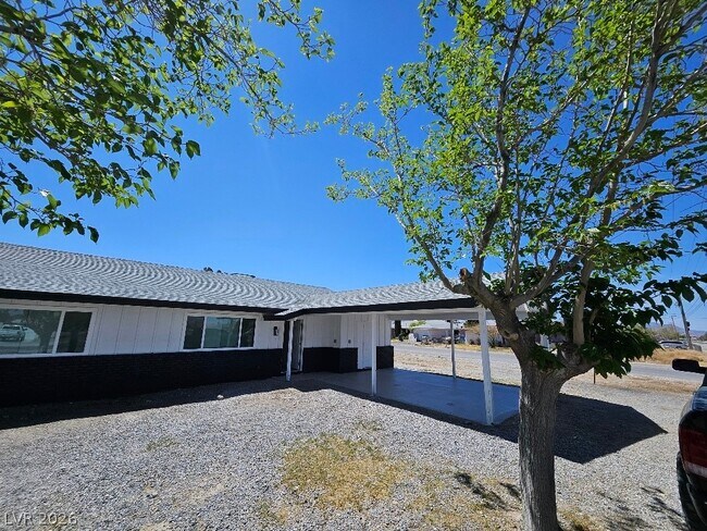 Foto del edificio - 1083 E Calvada Blvd