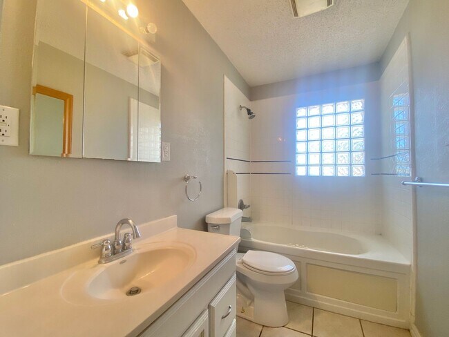 Foto del edificio - MOVE IN SPECIAL - $500 off second month's ...