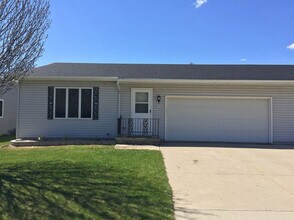 Building Photo - 4413 Menasha Ave