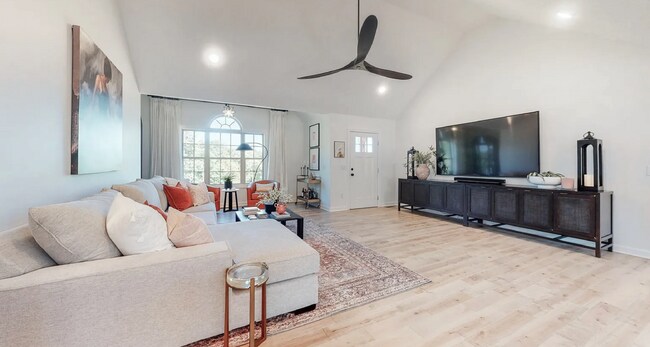 Foto del edificio - "Charming 3-Bed, 2-Bath Home on Claypool R...