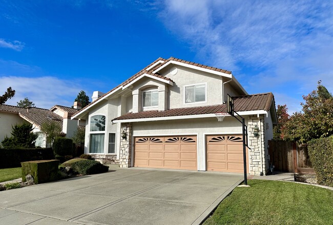Building Photo - 39360 Canyon Heights Dr