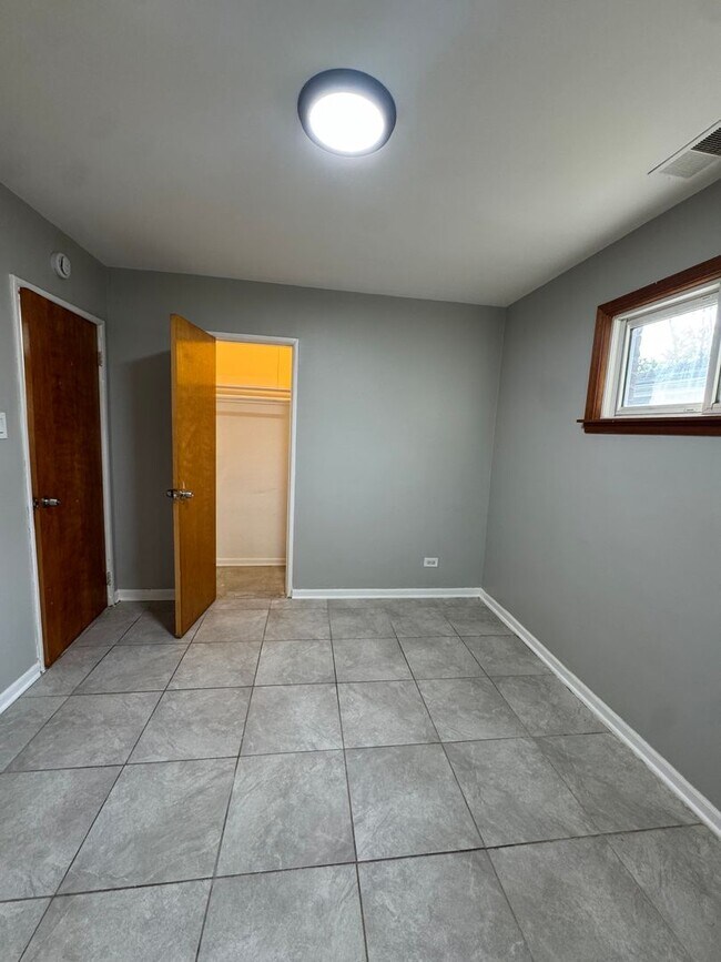 Foto del edificio - 2 Bedroom Ranch Home now available in Calu...