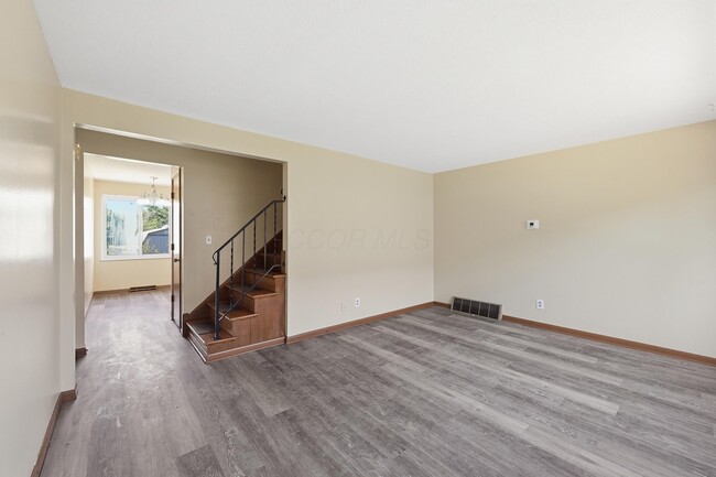 Foto del edificio - 1759 Lonsdale Rd