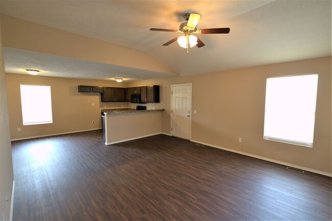 Building Photo - 3 Bedroom, 2 Bathroom in Nixa!