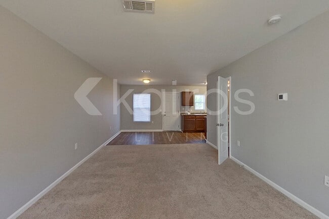 Foto del edificio - 305 Lumpkin Ln