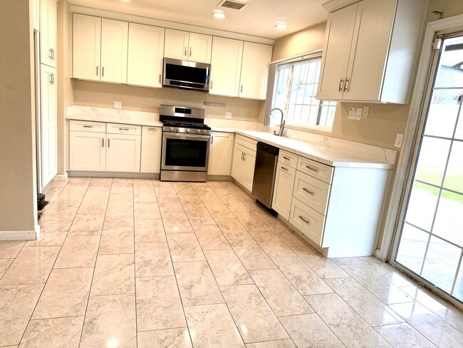 Building Photo - 6502 Edgemont Dr