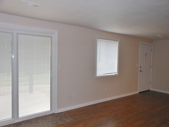 Building Photo - 137 Sandridge Dr