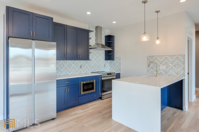 Foto del edificio - 761 Humphries St SW