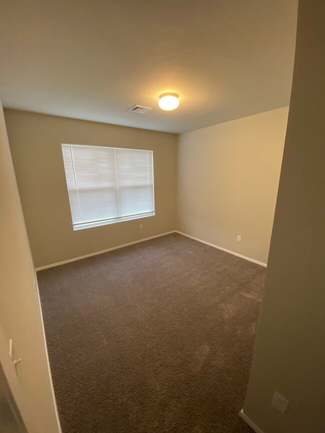 Building Photo - 1840 Land Run Dr