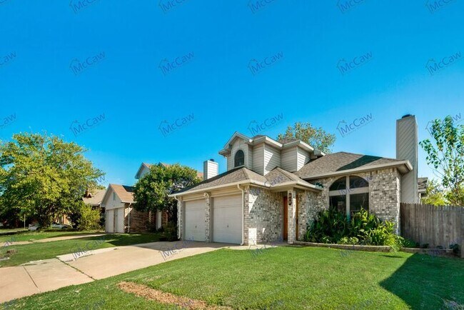 Foto del edificio - 212 Cutting Horse Ln