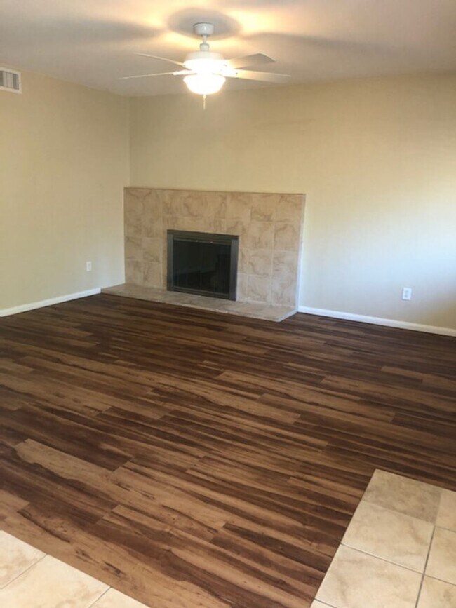 Foto del edificio - 2 br, 1 bath House - 5008 BREMNER WAY