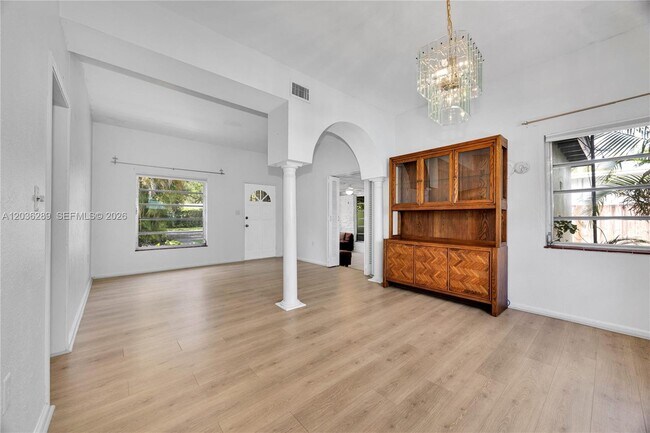 Building Photo - 5971 SW 48th St