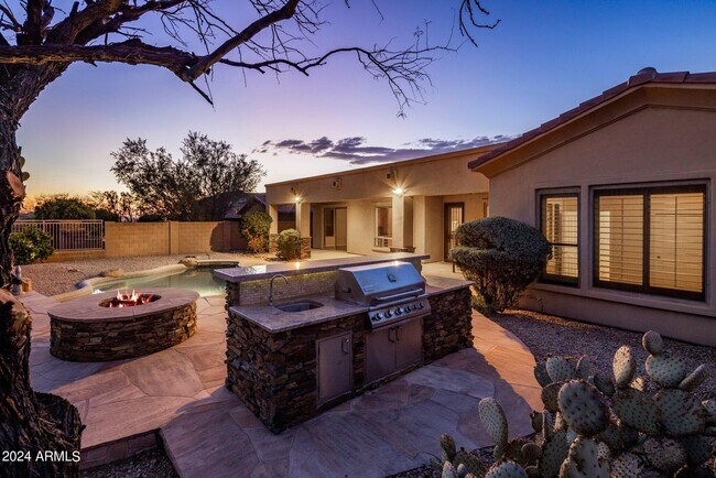 Building Photo - 10805 E Gelding Dr