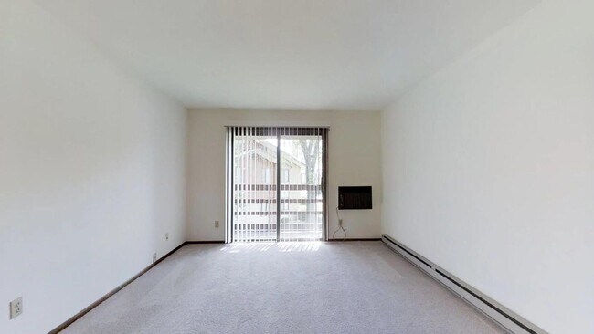 Foto del edificio - Lower 1 Bedroom 1 Bathroom Apartment Available