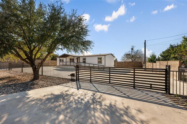 Foto del edificio - 624 S Old Stagecoach Rd