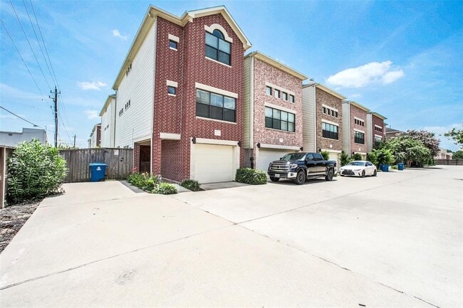 Building Photo - 3662 Main Plaza Dr