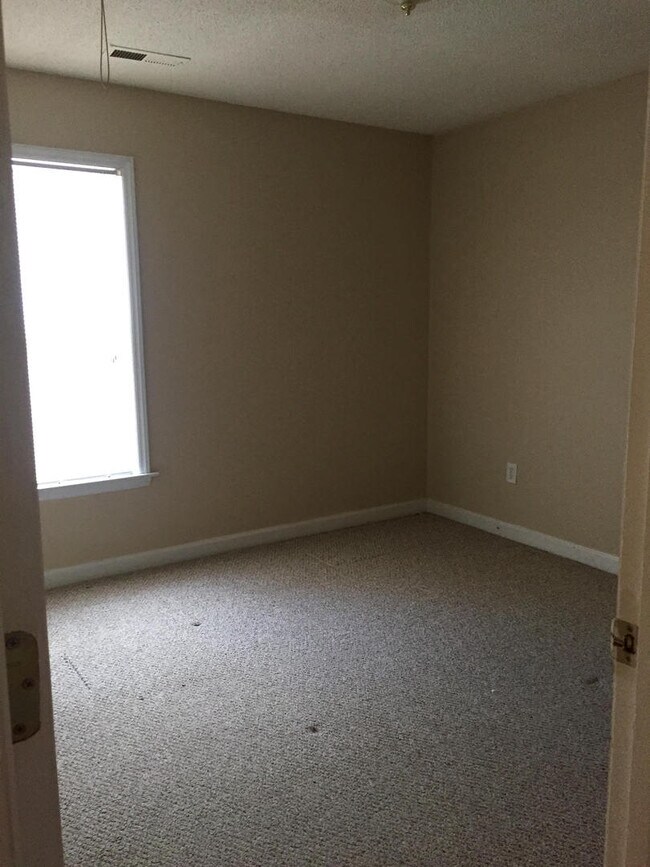 Building Photo - 372