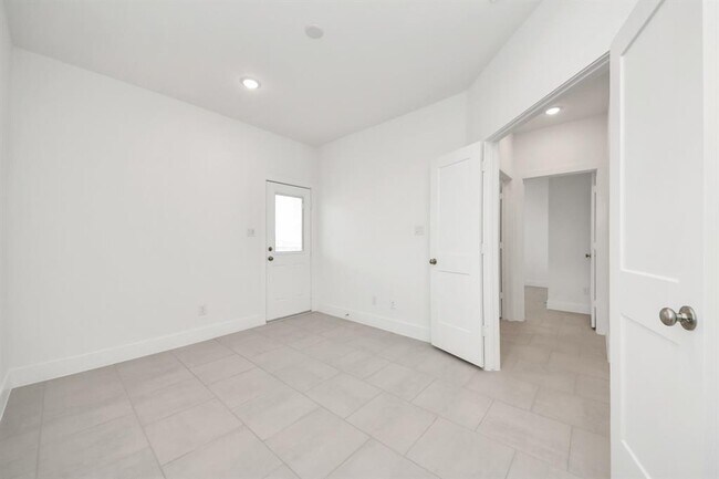 Foto del edificio - 1420 Shaded Rock Dr