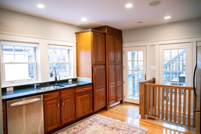 Foto del edificio - 170 Savin Hill Ave