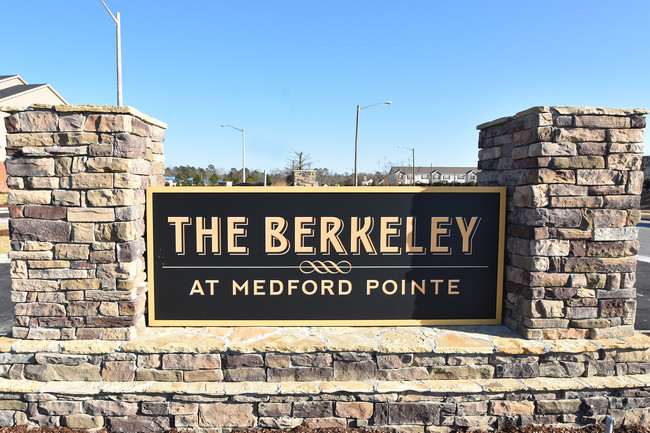 Foto del edificio - The Berkeley at Medford Pointe