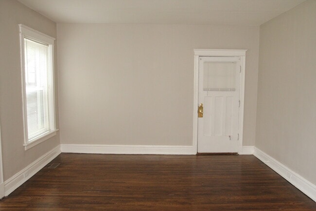 Building Photo - 714 Limit Ave
