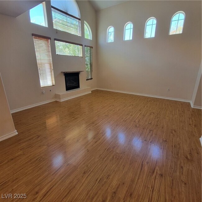 Building Photo - 8765 Villa Alex Ave