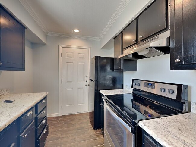 Foto del edificio - 4144 Happy Canyon Dr