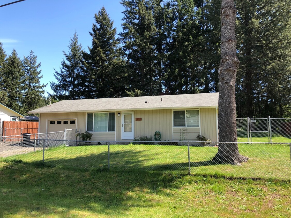 Primary Photo - Rambler on 1/4 Acre w Fully Fenced Yard & ...