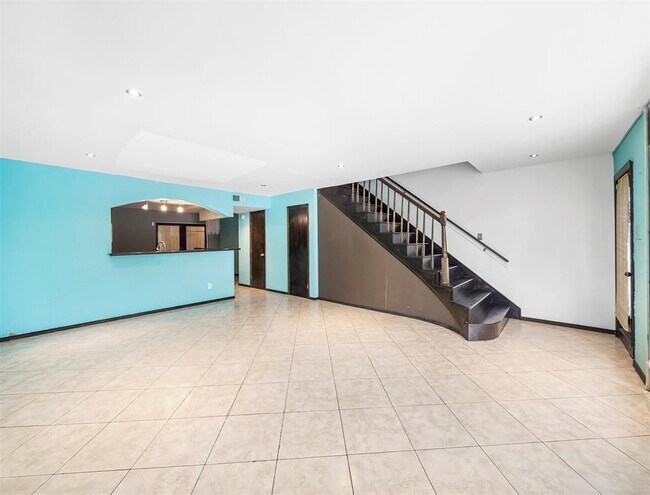 Building Photo - 7655 Bellerive Dr