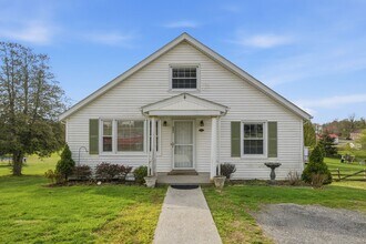 Building Photo - 428 Maple St
