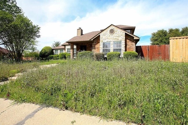 Foto del edificio - 8713 Wood Glen Dr