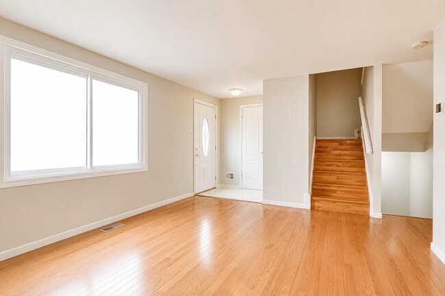 Building Photo - 3005 Silent Valley Dr