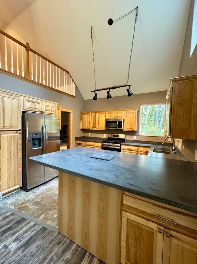 Building Photo - NORTH KENAI HOME!