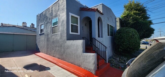 Foto del edificio - Fully Renovated 1 Bed 1 Bath in Heart of Oakland Close to Childerns Hospital Ready for Lease