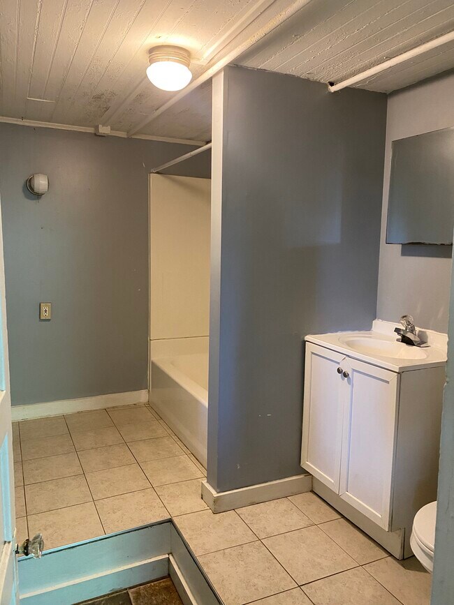 Foto del edificio - 454 Colchester Ave