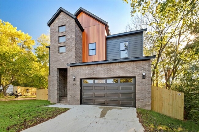 Foto del edificio - 634 S Happy Hollow Rd