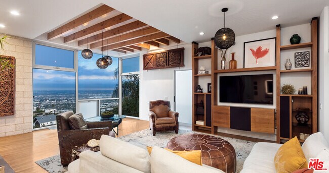 Building Photo - 8896 Evanview Dr