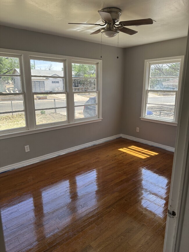 Foto del edificio - 1809 Poplar St