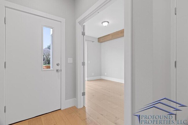 Building Photo - 6064 NE 42nd Ave